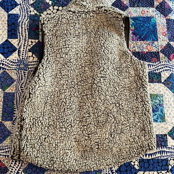 Reversible Cozy Vest - New without Tags - Picture 5 of 7